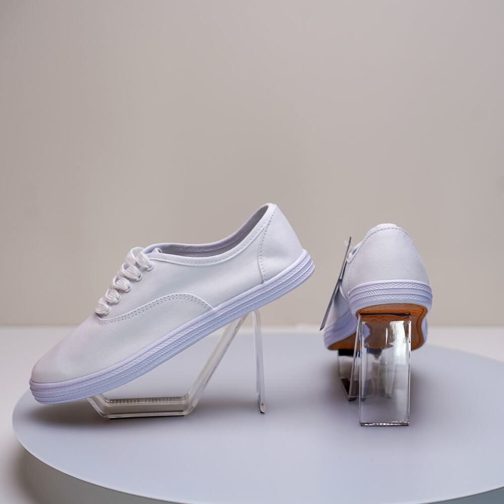 Universal Thread Lunea White Canvas Sneakers Size 7W NWT - Picture 4 of 6